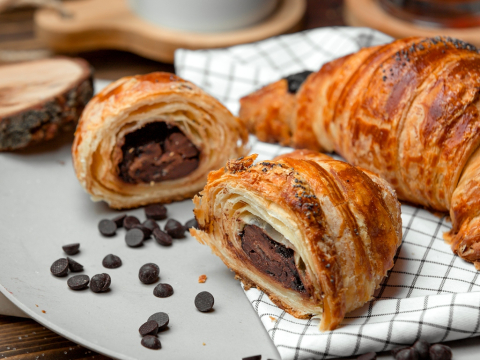 Πανεύκολα και πεντανόστιμα κρουασάν σοκολάτας στο air fryer