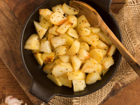 Πώς να βράσεις τις πατάτες στον φούρνο μικροκυμάτων