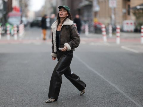 Πώς θα φορέσεις το δερμάτινο παντελόνι: 10 looks που αποδεικνύουν ότι είναι η must επιλογή για τα χειμερινά σου outfits