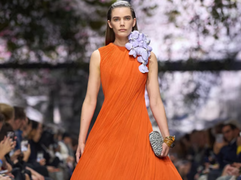 Ο Τζόναθαν Άντερσον και η «ανθισμένη» πρώτη του haute couture συλλογή για τον οίκο Dior