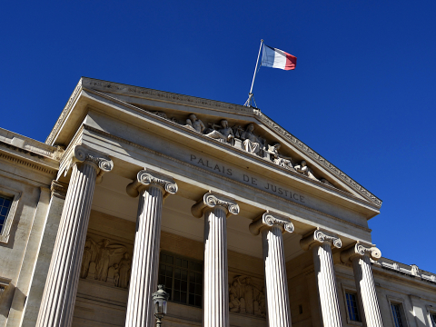 Η Γαλλία καταργεί την έννοια του «συζυγικού καθήκοντος» – Στο επίκεντρο η συναίνεση μέσα στον γάμο