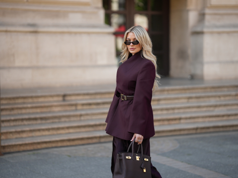 Κουμπάρα σε χειμερινό γάμo: Οι low budget επιλογές για να εντυπωσιάσεις