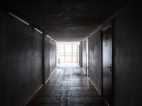 Το «στοιχειωμένο» σπίτι στο Παγκράτι: Όταν κάθε βράδυ την ίδια ώρα η διαφυγή ήταν η μόνη λύση