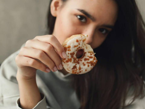 Τι συμβαίνει στο σώμα σου όταν τρως πολλή ζάχαρη
