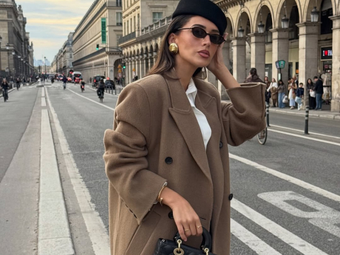 Pillbox hat: Tο καπέλο – σύμβολο της κομψότητας των '50s επιστρέφει με τον πιο ανανεωμένο τρόπο