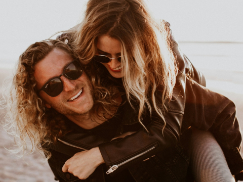 Οι άνθρωποι που είναι ευτυχισμένοι στη σχέση τους, έχουν αυτά τα 5 κοινά με τον σύντροφό τους