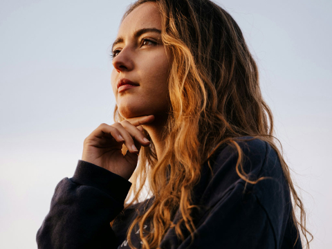 Γυναίκα σκέφτεται