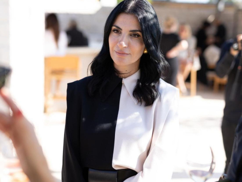 H Μαρία Πολυκρέτη εμπνεύστηκε την έκθεση Rewoven μετατρέποντας ένα νυφικό ζακέτο του 1893 σε γέφυρα παρελθόντος και παρόντος