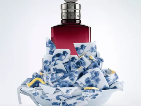 Ο Dries Van Noten μεταμορφώνει το άρωμά του σε κεραμικό έργο τέχνης – και το θέλουμε για τη συλλογή μας