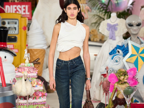 MFW: Ο Γκλεν Μάρτενς παρουσίασε τη νέα συλλογή της Diesel σε ένα χαοτικό αλλά εναρμονισμένο με το σύμπαν της τοπίο