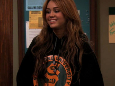 Nostalgia alert! Η Μάιλι Σάιρους επιστρέφει στο επετειακό αφιέρωμα της Disney+, για τα 20 χρόνια Χάνα Μοντάνα