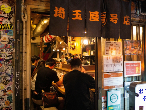 Στην Ιαπωνία, υπάρχει μπαρ για όσους σκέφτονται να παραιτηθούν. Και με τα ποτά δωρεάν