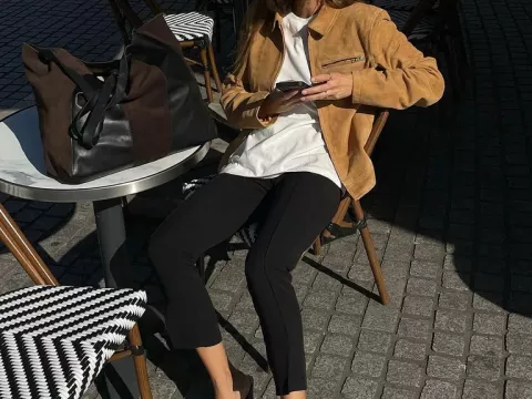 Το σουέτ balloon jacket από τα Stradivarius είναι το πανωφόρι που θα απογειώσει κάθε εμφάνιση – Διαθέσιμο σε 4 χρώματα