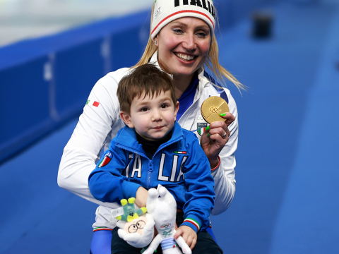 Οι μαμάδες θριαμβεύουν: Οι Χειμερινοί Ολυμπιακοί Αγώνες γράφουν ιστορία με αριθμό-ρεκόρ αθλητριών που επέστρεψαν μετά τη γέννα