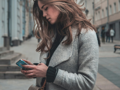 4 προειδοποιητικά σημάδια που πρέπει να προσέξεις όταν αγοράζεις συμπληρώματα διατροφής online