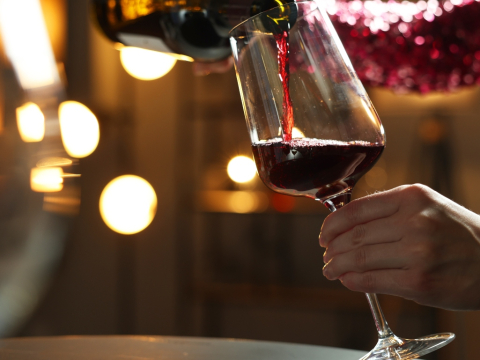 Τα κρασιά Ypsilon Papagiannakopoulos κυκλοφορούν με νέες ετικέτες και ανανεωμένη αισθητική, διατηρώντας αναλλοίωτη τη φιλοσοφία τους