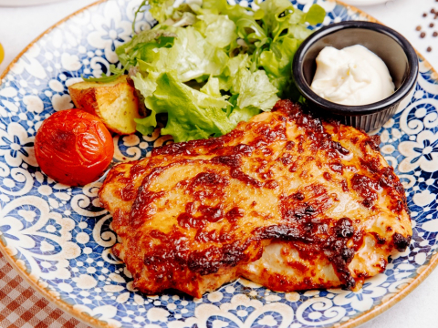 Ψητό κοτόπουλο με μέλι και μουστάρδα: Η σούπερ εύκολη συνταγή που θα σε ενθουσιάσει