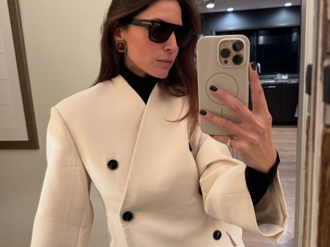 κοντά τετράγωνα νύχια