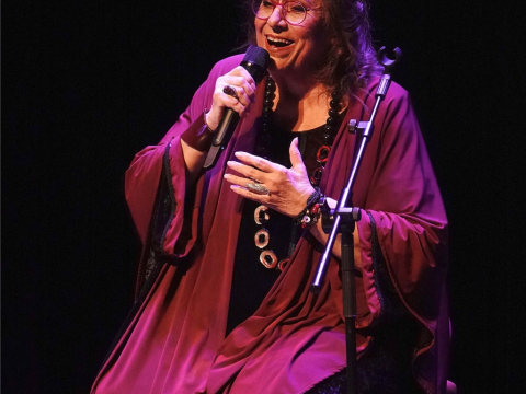 Μια βραδιά γεμάτη φωνές, μνήμες και συγκίνηση με τη Μαρία Φαραντούρη στο Μέγαρο Μουσικής