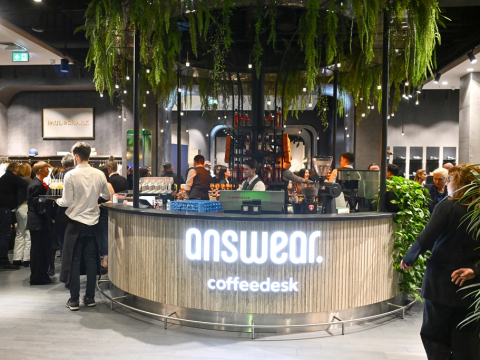 Η Answear υποδέχεται τη σεζόν Άνοιξη/ Καλοκαίρι 2026 με το πρώτο της fashion show