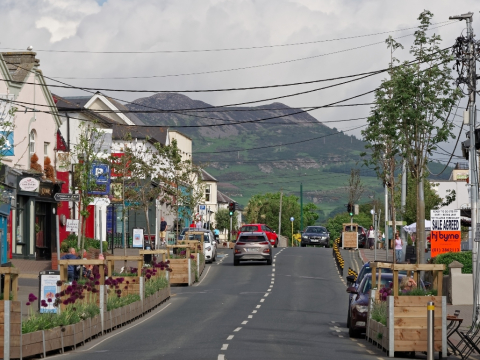 Κάτι παράξενο συνέβη στο χωριό που καθιέρωσε τη μαθητική ζωή χωρίς κινητά