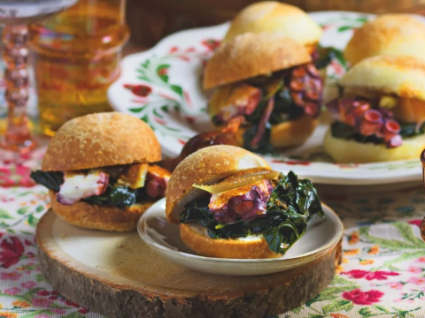 Έχετε δοκιμάσει σάντουιτς με χταπόδι; Η γκουρμέ συνταγή που αξίζει να δοκιμάσετε