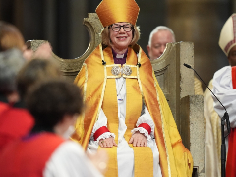 Η Σάρα Μάλαλι ανέλαβε την ηγεσία της Εκκλησίας της Αγγλίας – Γράφει ιστορία ως πρώτη γυναίκα σε αυτή τη θέση