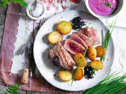 Γευστική έκπληξη: Τόνος με πατάτες και μαγιονέζα μύρτιλου