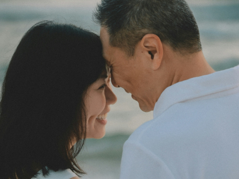 Πώς οι σχέσεις με μεγάλη διαφορά ηλικίας δοκιμάζονται, αλλά και ανθίζουν;