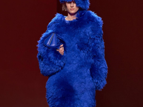 Η Louise Trotter εστίασε στα παλτό του οίκου Bottega Venetta και δημιούργησε μια συλλογή ύμνο στη δεξιοτεχνία