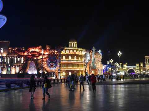 «Bλέπουμε Φιλαράκια και Premier League»: Πώς μένουν ψύχραιμοι οι εργαζόμενοι στο Ντουμπάι