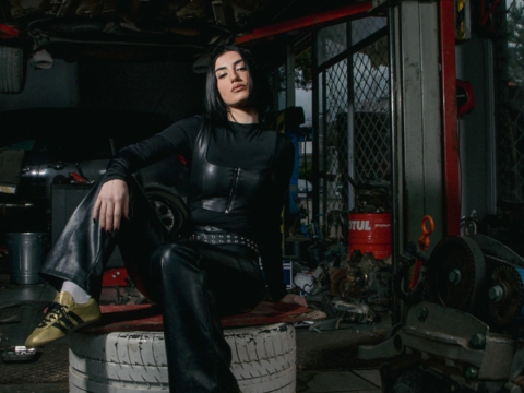 Η Ellize θα κάνει τα πάντα για να μην ξαναχάσει την Ελένη από τη μουσική της