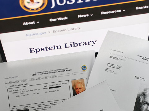 Θύματα του Επστάιν μηνύουν τη Google και τη κυβέρνηση Τραμπ για διαρροή προσωπικών δεδομένων