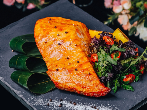 Σολομός με μέλι και πορτοκάλι – Το gourmet πιάτο που όλοι λατρεύουν