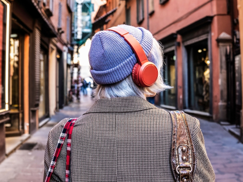 Η Gen Z αποφάσισε πως η νέα τάση είναι να είσαι offline (και εμείς το εγκρίνουμε)