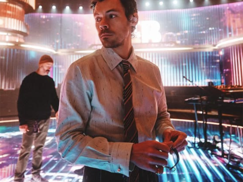 Ο Χάρι Στάιλς στην κορυφή των charts με το νέο άλμπουμ «Kiss All The Time. Disco, Occasionally»