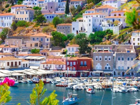 6 νησιά κοντά στην Αθήνα για τις εξορμήσεις της άνοιξης