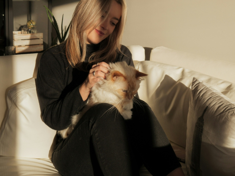 Οι άνθρωποι που έχουν γάτες είναι εξυπνότεροι - 5 χαρακτηριστικά δείγμα της ευφυΐας τους