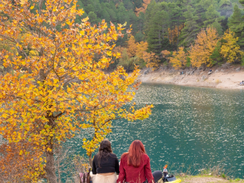 4 λίμνες της Ελλάδας για αποδράσεις την άνοιξη