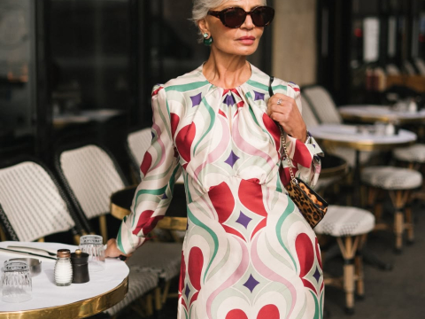 Μετά τα 50: Πώς να φορέσεις τη μίντι φούστα σαν fashion pro αυτή την άνοιξη