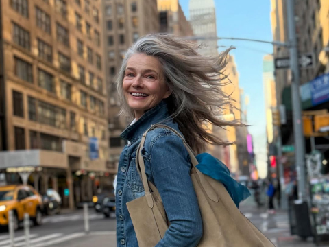 Πολίνα Πορίζκοβα: Στα 60 της, το supermodel των '80s «σπάει» κάθε ταμπού και ποζάρει με τα δαντελένια της εσώρουχα