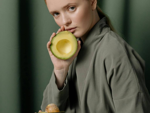 Τι συμβαίνει στο σώμα σου όταν τρως αβοκάντο πριν κοιμηθείς