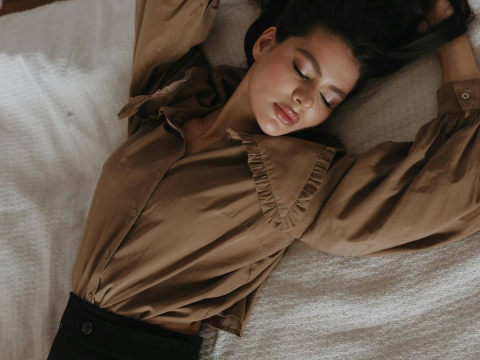 6 βότανα που μπορείς να χρησιμοποιήσεις αντί για τη μελατονίνη για καλύτερο ύπνο