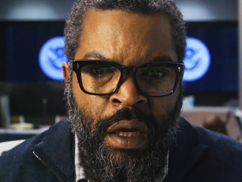 Σάρωσε στα Χρυσά Βατόμουρα η ταινία «War of the Worlds» – Χειρότερος ηθοποιός ο Άις Κιουμπ