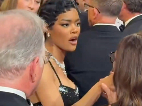 Ο εκνευρισμός της Τεγιάνα Τέιλορ στα Oscars 2026 -  “Είσαι άντρας που ακουμπάει το χέρι του σε γυναίκα;”