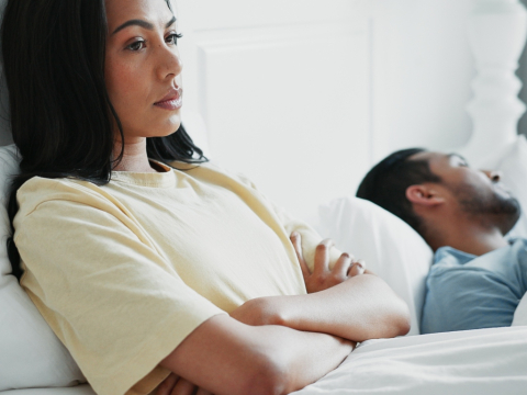  Αναπολείς τη ζωή σου ως single ενώ είσαι σε σχέση; Μην ανησυχείς - είναι φυσιολογικό