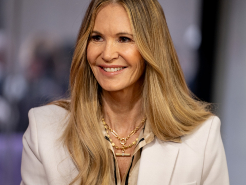 Η Ελ Μακφέρσον ποζάρει στα 62 της με εσώρουχα, χωρίς φίλτρα, και είναι υπέροχη