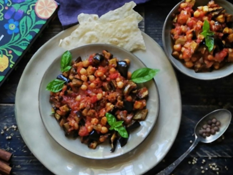 Ρεβίθια με μελιτζάνες: Το μυστικό της Παλαιστινιακής κουζίνας που θα σε κερδίσει