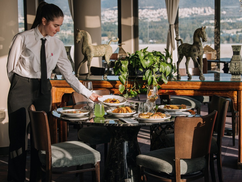 Το President Hotel ανανεώνει τη γαστρονομική του εμπειρία