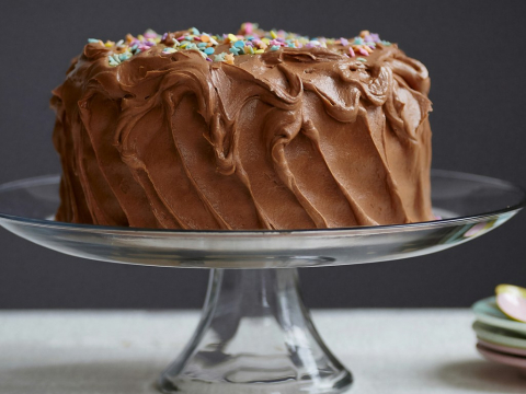 Το ήξερες ότι με μόνο 3 υλικά μπορείς να φτιάξεις την πιο υγιεινή και ελαφριά σοκολατένια τούρτα;